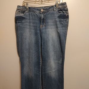 Lane Bryant Straight Leg Sz 14 Flap Pockets Medium Wash Distressed Stretch Denim